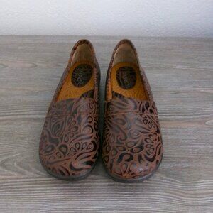 Near New b.o.c. Tooled Embossed Brown Leather Clogs Shoes 6.5